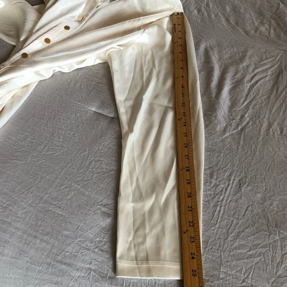 St John Ivory Satin Gold Button Long Sleeve Blouse 16 - Picture 7 of 9
